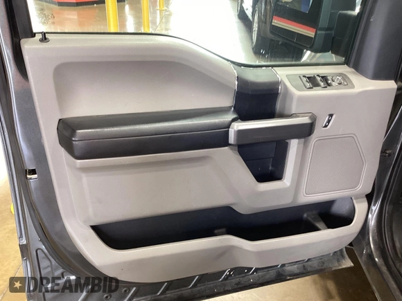 2019 Ford F-150 XL z VIN 1FTEW1CB4KFC20443, wystawiony jako IAAI lot #42806612 z przebiegiem 56 767 mil mil oraz . Historia ofert i sprzedaży dostępna na DreamBid. Obrazek 24.