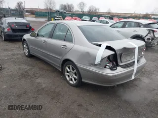 2007 Mercedes-Benz C 280 Luxury z VIN WDBRF92HX7F871684, wystawiony jako IAAI lot #41461023 z przebiegiem 176 038 mil mil oraz . Historia ofert i sprzedaży dostępna na DreamBid. Obrazek 3.