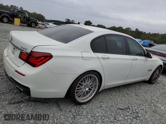 2015 BMW 7 Series 750i z VIN WBAYA8C5XFD825662, wystawiony jako Copart lot #78850474 z przebiegiem 153 080 mil mil oraz Czysty tytuł • Clean title. Historia ofert i sprzedaży dostępna na DreamBid. Obrazek 3.
