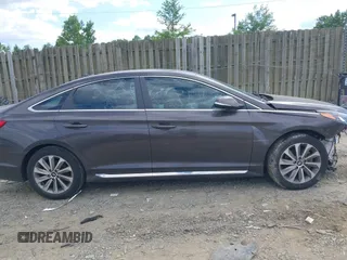 2016 Hyundai Sonata Sport z VIN 5NPE34AF0GH424329, wystawiony jako IAAI lot #42312730 z przebiegiem 20 858 mil mil oraz . Historia ofert i sprzedaży dostępna na DreamBid. Obrazek 14.