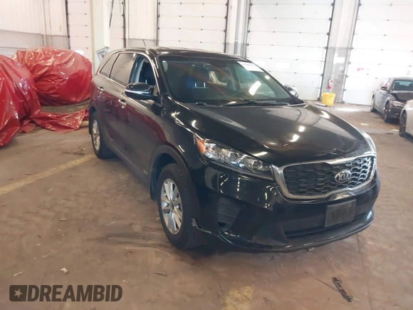 2019 Kia Sorento LX with VIN 5XYPGDA32KG511068, listed as a IAAI auction lot 41682042 with 111,148 mi miles. Bid and sale history available at carsss.com. Image 1.