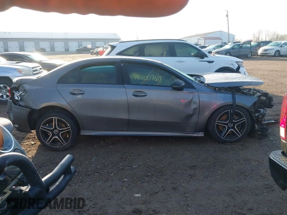 2019 Mercedes-Benz A 220 z VIN WDD3G4FB8KW006448, wystawiony jako IAAI lot #42000768 z przebiegiem 49 566 mil mil oraz . Historia ofert i sprzedaży dostępna na DreamBid. Obrazek 13.
