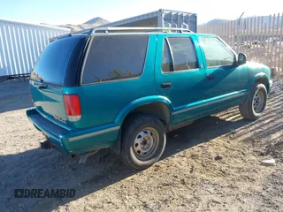 1996 GMC Jimmy SL with VIN 1GKDT13W6T2505181, listed as a IAAI auction lot 41392669 with 213,728 mi miles. Bid and sale history available at carsss.com. Image 4.