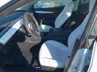 2023 Tesla Model 3 z VIN 5YJ3E1EA4PF505850, wystawiony jako IAAI lot #41310597 z przebiegiem 70 211 mil mil oraz . Historia ofert i sprzedaży dostępna na DreamBid. Obrazek 5.