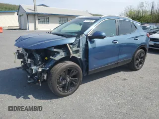 2025 Buick Encore GX Sport Touring с VIN KL4AMDSL3SB059097, выставлен на аукционе Copart как лот 55114535 с пробегом 9 699 миль миль и Списание • Salvage title. История ставок и продаж доступна на DreamBid. Изображение 1.