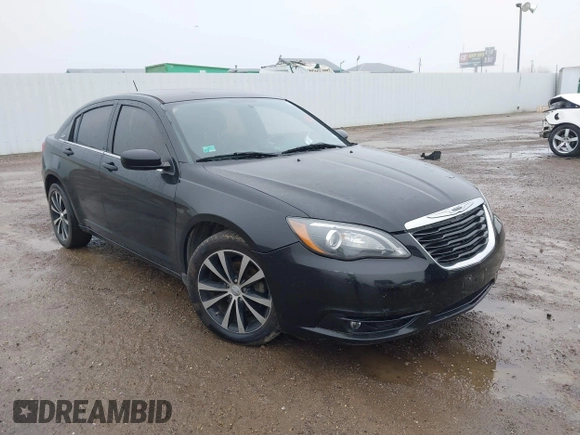 2013 Chrysler 200 Touring z VIN 1C3CCBBBXDN727304, wystawiony jako IAAI lot #41406790 z przebiegiem 165 894 mil mil oraz . Historia ofert i sprzedaży dostępna na DreamBid. Obrazek 1.