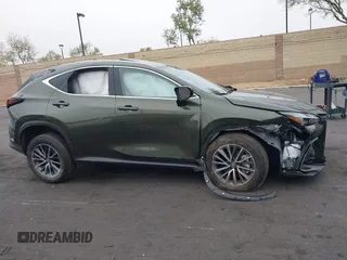 2024 Lexus NX 350h Premium z VIN JTJGKCEZ1R2023707, wystawiony jako IAAI lot #42153729 z przebiegiem 15 285 mil mil oraz . Historia ofert i sprzedaży dostępna na DreamBid. Obrazek 13.