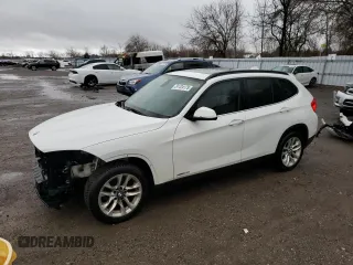 2015 BMW X1 xDrive28i with VIN WBAVL1C5XFVY27197, listed as a Copart auction lot 51424175 with 182,929 mi miles and Salvage Title. Bid and sale history available at carsss.com. Image 1.
