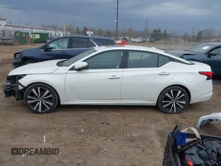 2019 Nissan Altima 2.5 Platinum with VIN 1N4BL4FV9KC112037, listed as a IAAI auction lot 41912037 with 88,484 mi miles. Bid and sale history available at carsss.com. Image 15.