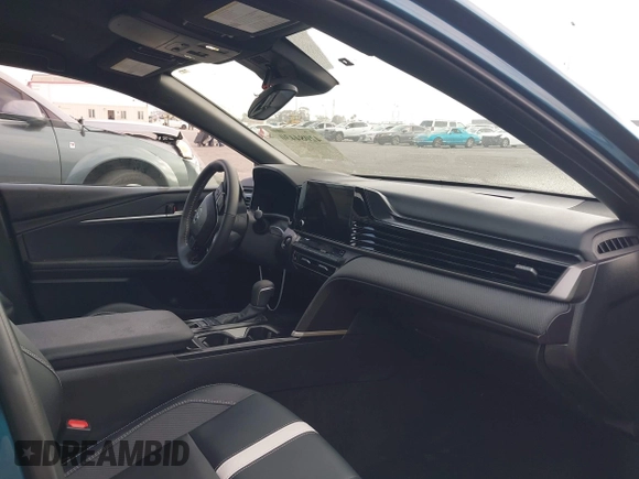 2025 Toyota Camry LE z VIN 4T1DAACK3SU571104, wystawiony jako IAAI lot #42084430 z przebiegiem 1 013 mil mil oraz . Historia ofert i sprzedaży dostępna na DreamBid. Obrazek 5.