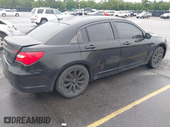 2014 Chrysler 200 Touring z VIN 1C3CCBBBXEN137475, wystawiony jako IAAI lot #42356180 z przebiegiem 196 721 mil mil oraz . Historia ofert i sprzedaży dostępna na DreamBid. Obrazek 4.