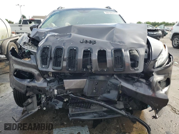 2018 Jeep Cherokee Latitude z VIN 1C4PJMCX3JD586604, wystawiony jako Copart lot #59128315 z przebiegiem 100 892 mil mil oraz Szkoda całkowita • Salvage title. Historia ofert i sprzedaży dostępna na DreamBid. Obrazek 5.