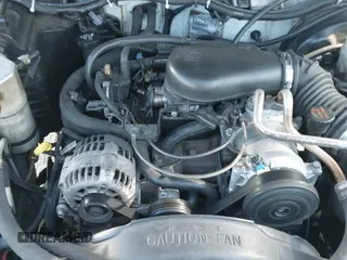 2003 Chevrolet Blazer LS z VIN 1GNDT13X53K179630, wystawiony jako IAAI lot #42750650 z przebiegiem 214 387 mil mil oraz . Historia ofert i sprzedaży dostępna na DreamBid. Obrazek 12.