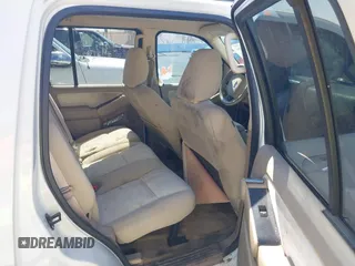 2010 Ford Explorer XLT z VIN 1FMEU6DE8AUA53893, wystawiony jako IAAI lot #42467166 z przebiegiem 84 072 mil mil oraz . Historia ofert i sprzedaży dostępna na DreamBid. Obrazek 8.
