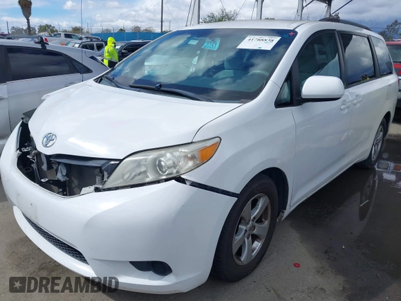 2013 Toyota Sienna LE AAS with VIN 5TDKK3DC4DS358746, listed as a IAAI auction lot 41788838 with 92,281 mi miles. Bid and sale history available at carsss.com. Image 18.