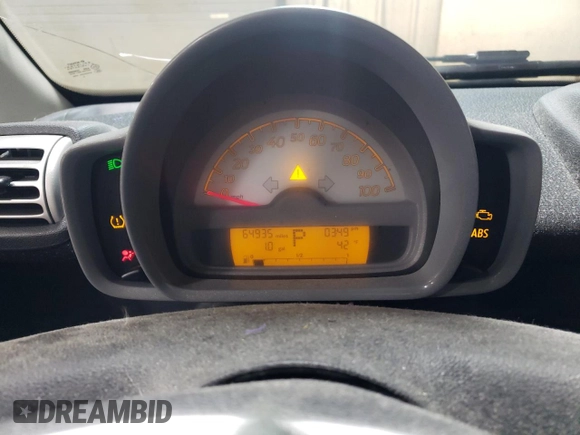 2009 Smart fortwo Pure z VIN WMEEJ31X69K258431, wystawiony jako Copart lot #43870485 z przebiegiem 64 935 mil mil oraz Szkoda całkowita • Salvage title. Historia ofert i sprzedaży dostępna na DreamBid. Obrazek 9.