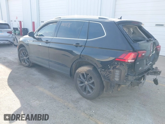 2022 Volkswagen Tiguan SE z VIN 3VV2B7AX4NM118467, wystawiony jako IAAI lot #41769676 z przebiegiem 55 305 mil mil oraz . Historia ofert i sprzedaży dostępna na DreamBid. Obrazek 3.