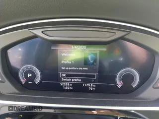 2019 Audi A8 z VIN WAU8DAF83KN006534, wystawiony jako IAAI lot #41712610 z przebiegiem 52 263 mil mil oraz . Historia ofert i sprzedaży dostępna na DreamBid. Obrazek 7.