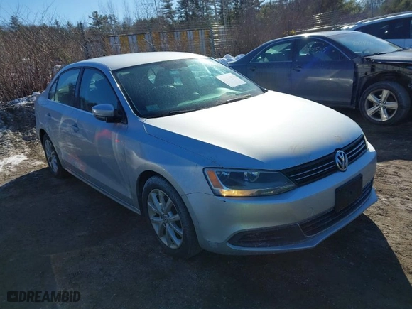2014 Volkswagen Jetta Sedan SE w/Connectivity/Sunroof PZEV with VIN 3VWD17AJ2EM320467, listed as a IAAI auction lot 41427631 with 106,180 mi miles. Bid and sale history available at carsss.com. Image 1.