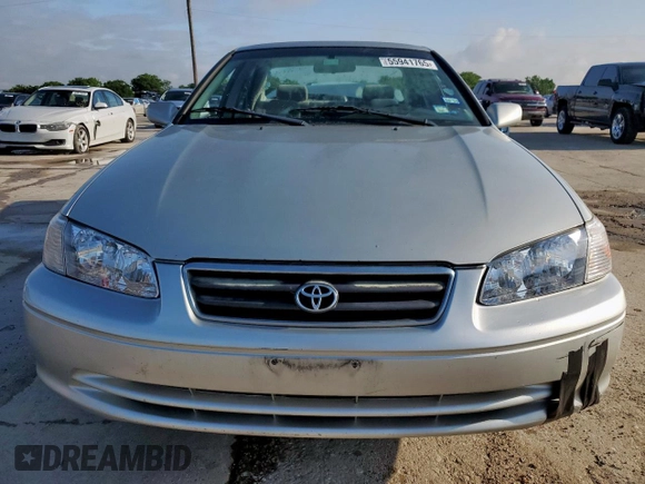 2001 Toyota Camry CE z VIN 4T1BG22K01U085409, wystawiony jako Copart lot #55941765 z przebiegiem 215 062 mil mil oraz Szkoda całkowita • Salvage title. Historia ofert i sprzedaży dostępna na DreamBid. Obrazek 5.