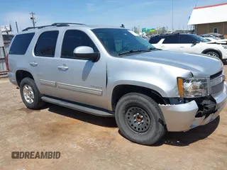 2013 Chevrolet Tahoe LT z VIN 1GNSCBE03DR153730, wystawiony jako IAAI lot #42030757 z przebiegiem 201 621 mil mil oraz . Historia ofert i sprzedaży dostępna na DreamBid. Obrazek 1.