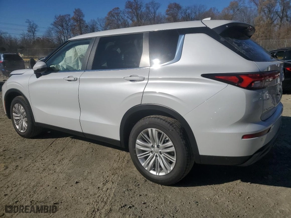 2024 Mitsubishi Outlander ES with VIN JA4J4UA8XRZ084173, listed as a Copart auction lot 83093394 with 772 mi miles and Salvage Title. Bid and sale history available at carsss.com. Image 2.