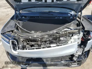 2025 Rivian R1S Adventure z VIN 7PDSGBBA2SN052590, wystawiony jako Copart lot #48431075 z przebiegiem 11 065 mil mil oraz Szkody całkowita. Historia ofert i sprzedaży dostępna na DreamBid. Obrazek 12.