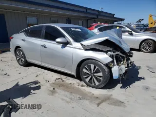 2021 Nissan Altima SV with VIN 1N4BL4DVXMN374921, listed as a Copart auction lot 49688715 with 60,698 mi miles and Salvage Title. Bid and sale history available at carsss.com. Image 4.
