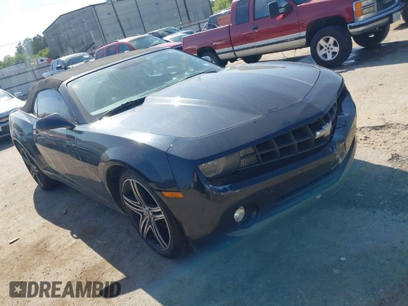 2013 Chevrolet Camaro LT z VIN 2G1FC3D33D9134173, wystawiony jako IAAI lot #41954984 z przebiegiem 157 919 mil mil oraz . Historia ofert i sprzedaży dostępna na DreamBid. Obrazek 1.