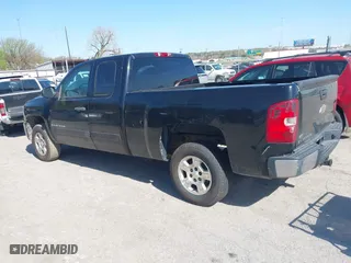2008 Chevrolet Silverado 1500 LT w/1LT with VIN 1GCEC19J28Z193967, listed as a IAAI auction lot 41997173 with 353,204 mi miles. Bid and sale history available at carsss.com. Image 3.