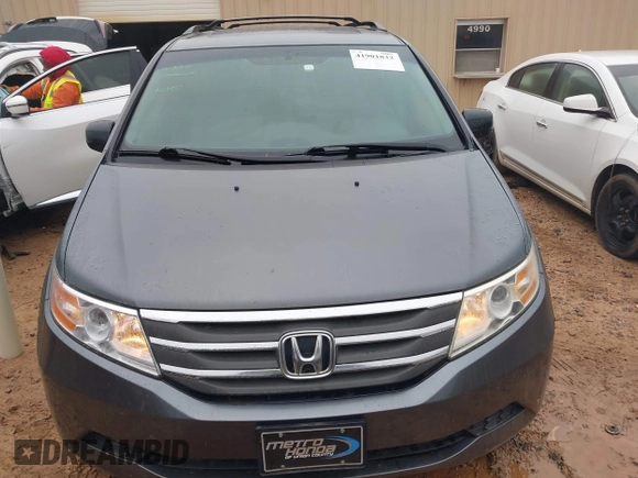 2011 Honda Odyssey EX-L with VIN 5FNRL5H66BB103352, listed as a IAAI auction lot 41901832 with 238,727 mi miles and . Bid and sale history available at carsss.com. Image 13.