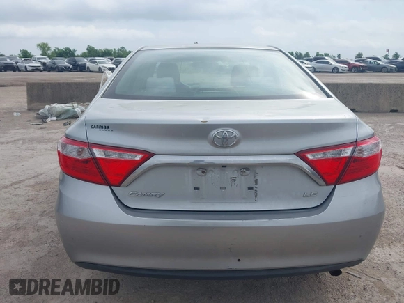 2015 Toyota Camry XLE z VIN 4T4BF1FK3FR481404, wystawiony jako IAAI lot #42131671 z przebiegiem 108 408 mil mil oraz . Historia ofert i sprzedaży dostępna na DreamBid. Obrazek 16.