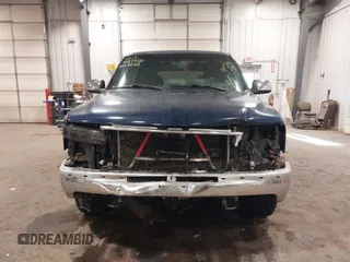 2002 Chevrolet Tahoe LS with VIN 1GNEC13V32R141872, listed as a IAAI auction lot 40994532 with 207,626 mi miles. Bid and sale history available at carsss.com. Image 6.