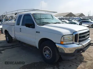 2003 Ford F-250 XL z VIN 3FTNX20LX3MB20798, wystawiony jako IAAI lot #42304074 z przebiegiem 274 238 mil mil oraz . Historia ofert i sprzedaży dostępna na DreamBid. Obrazek 1.
