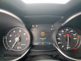 2018 Alfa Romeo Stelvio Sport z VIN ZASFAKPN4J7B72214, wystawiony jako Copart lot #56474125 z przebiegiem 135 689 mil mil oraz Szkody całkowita. Historia ofert i sprzedaży dostępna na DreamBid. Obrazek 9.