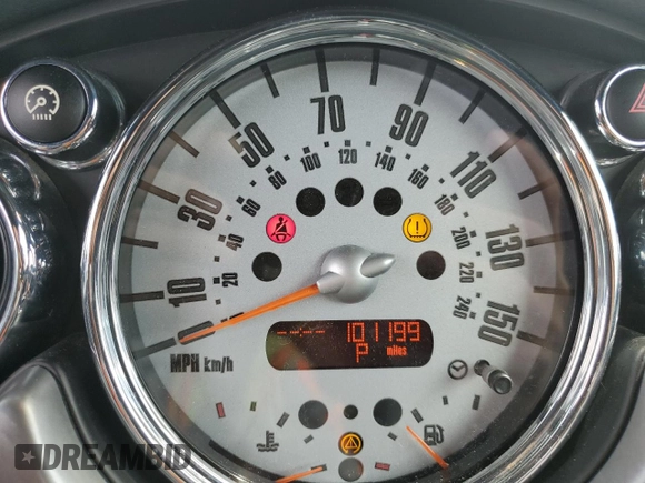 2008 MINI Convertible S с VIN WMWRH33558TL96085, выставлен на аукционе Copart как лот 52648825 с пробегом 101 199 миль миль и Чистый • Clean title. История ставок и продаж доступна на DreamBid. Изображение 9.