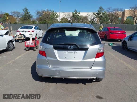2013 Honda Fit Sport с VIN JHMGE8H6XDC022677, выставлен на аукционе IAAI как лот 41799038 с пробегом Не указан миль и . История ставок и продаж доступна на DreamBid. Изображение 15.