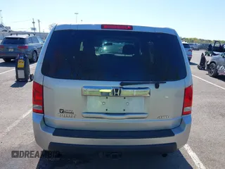 2011 Honda Pilot LX with VIN 5FNYF4H26BB100266, listed as a IAAI auction lot 42111030 with 262,955 mi miles. Bid and sale history available at carsss.com. Image 16.