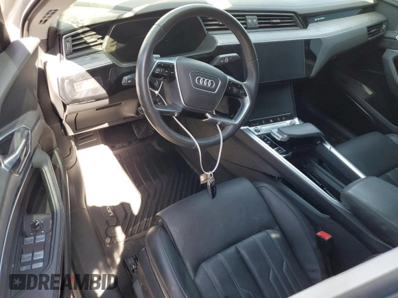 2021 Audi e-tron Sportback Prestige z VIN WA13AAGE8MB029865, wystawiony jako Copart lot #75906044 z przebiegiem Nie podano mil oraz Nie do naprawy. Historia ofert i sprzedaży dostępna na DreamBid. Obrazek 8.