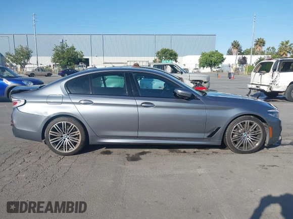 2017 BMW 5 Series 540i z VIN WBAJE5C34HG914566, wystawiony jako IAAI lot #42386472 z przebiegiem 83 898 mil mil oraz . Historia ofert i sprzedaży dostępna na DreamBid. Obrazek 13.