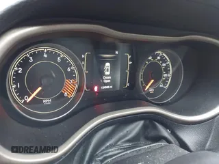 2014 Jeep Cherokee Latitude z VIN 1C4PJMCS5EW137875, wystawiony jako IAAI lot #41475923 z przebiegiem 124 565 mil mil oraz . Historia ofert i sprzedaży dostępna na DreamBid. Obrazek 7.