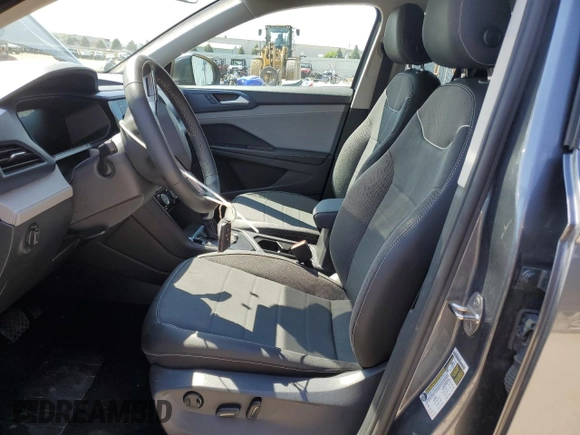 2024 Volkswagen Taos SE z VIN 3VVSX7B20RM012706, wystawiony jako Copart lot #55919195 z przebiegiem 47 610 mil mil oraz Tytuł czysty. Historia ofert i sprzedaży dostępna na DreamBid. Obrazek 7.