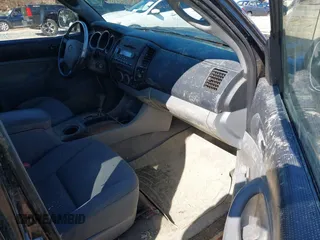 2006 Toyota Tacoma with VIN 5TEUU42N26Z302324, listed as a IAAI auction lot 41931925 with 267,743 mi miles. Bid and sale history available at carsss.com. Image 5.