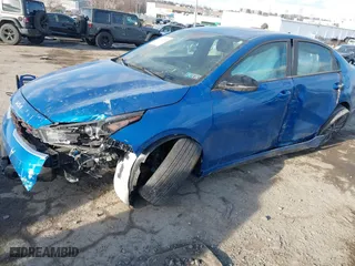 2022 Kia Forte GT-Line with VIN 3KPF54AD0NE499854, listed as a IAAI auction lot 41421127 with 27,188 mi miles. Bid and sale history available at carsss.com. Image 6.