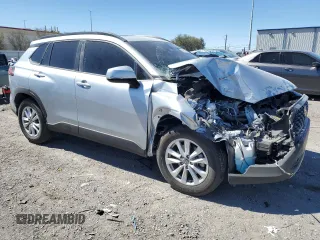 2023 Toyota Corolla Cross LE z VIN 7MUBAAAGXPV055740, wystawiony jako Copart lot #50434665 z przebiegiem 35 758 mil mil oraz Szkoda całkowita • Salvage title. Historia ofert i sprzedaży dostępna na DreamBid. Obrazek 4.