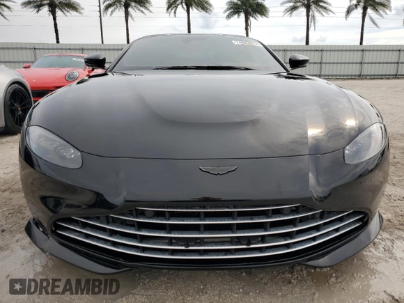 2023 Aston Martin Vantage z VIN SCFSMGBW9PGP08760, wystawiony jako Copart lot #74983814 z przebiegiem 1916 mil mil oraz Nie do naprawy. Historia ofert i sprzedaży dostępna na DreamBid. Obrazek 5.