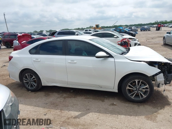 2023 Kia Forte LXS z VIN 3KPF24AD7PE686469, wystawiony jako IAAI lot #42112744 z przebiegiem 103 937 mil mil oraz . Historia ofert i sprzedaży dostępna na DreamBid. Obrazek 13.