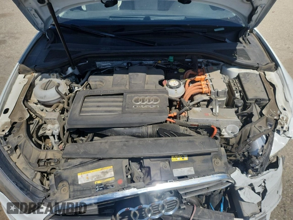 2016 Audi A3 e-tron Premium z VIN WAUUPBFF0GA067817, wystawiony jako Copart lot #58752335 z przebiegiem 158 395 mil mil oraz Szkoda całkowita • Salvage title. Historia ofert i sprzedaży dostępna na DreamBid. Obrazek 11.