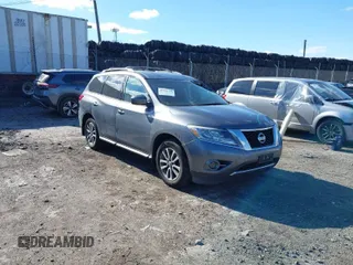 2016 Nissan Pathfinder S with VIN 5N1AR2MM1GC637454, listed as a IAAI auction lot 41640789 with 133,016 mi miles. Bid and sale history available at carsss.com. Image 1.
