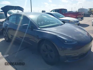 2023 Tesla Model 3 z VIN 5YJ3E1EA5PF696436, wystawiony jako IAAI lot #42099142 z przebiegiem 17 054 mil mil oraz . Historia ofert i sprzedaży dostępna na DreamBid. Obrazek 1.